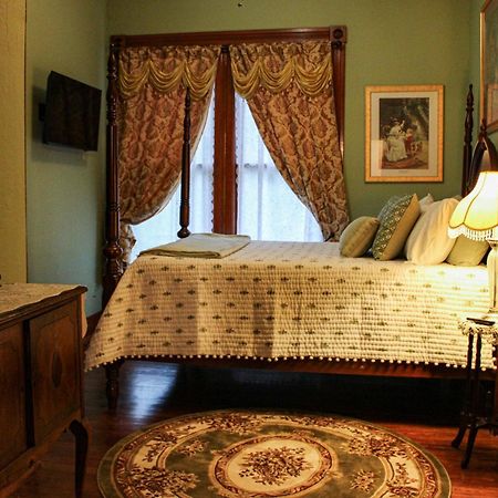 Woodbine Inn And Restaurant Madisonville Esterno foto