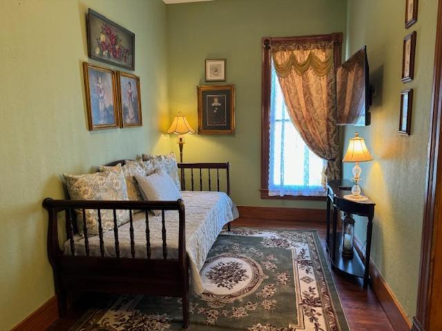 Woodbine Inn And Restaurant Madisonville Esterno foto