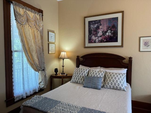 Woodbine Inn And Restaurant Madisonville Esterno foto