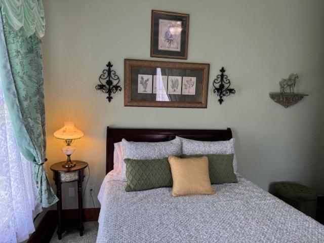 Woodbine Inn And Restaurant Madisonville Esterno foto