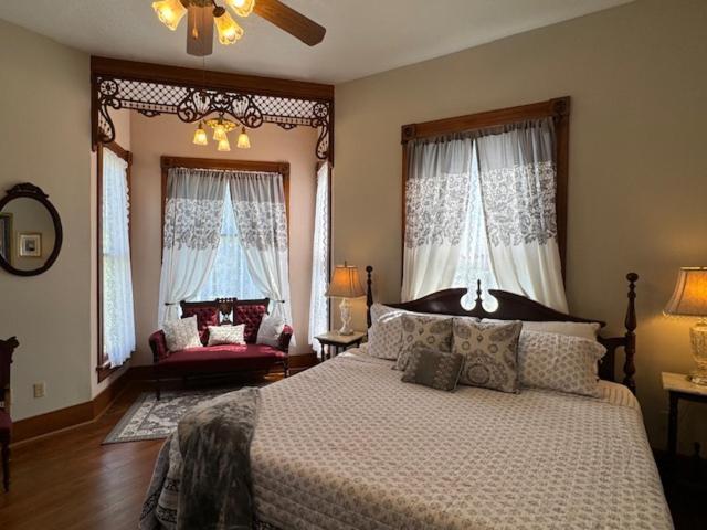 Woodbine Inn And Restaurant Madisonville Esterno foto