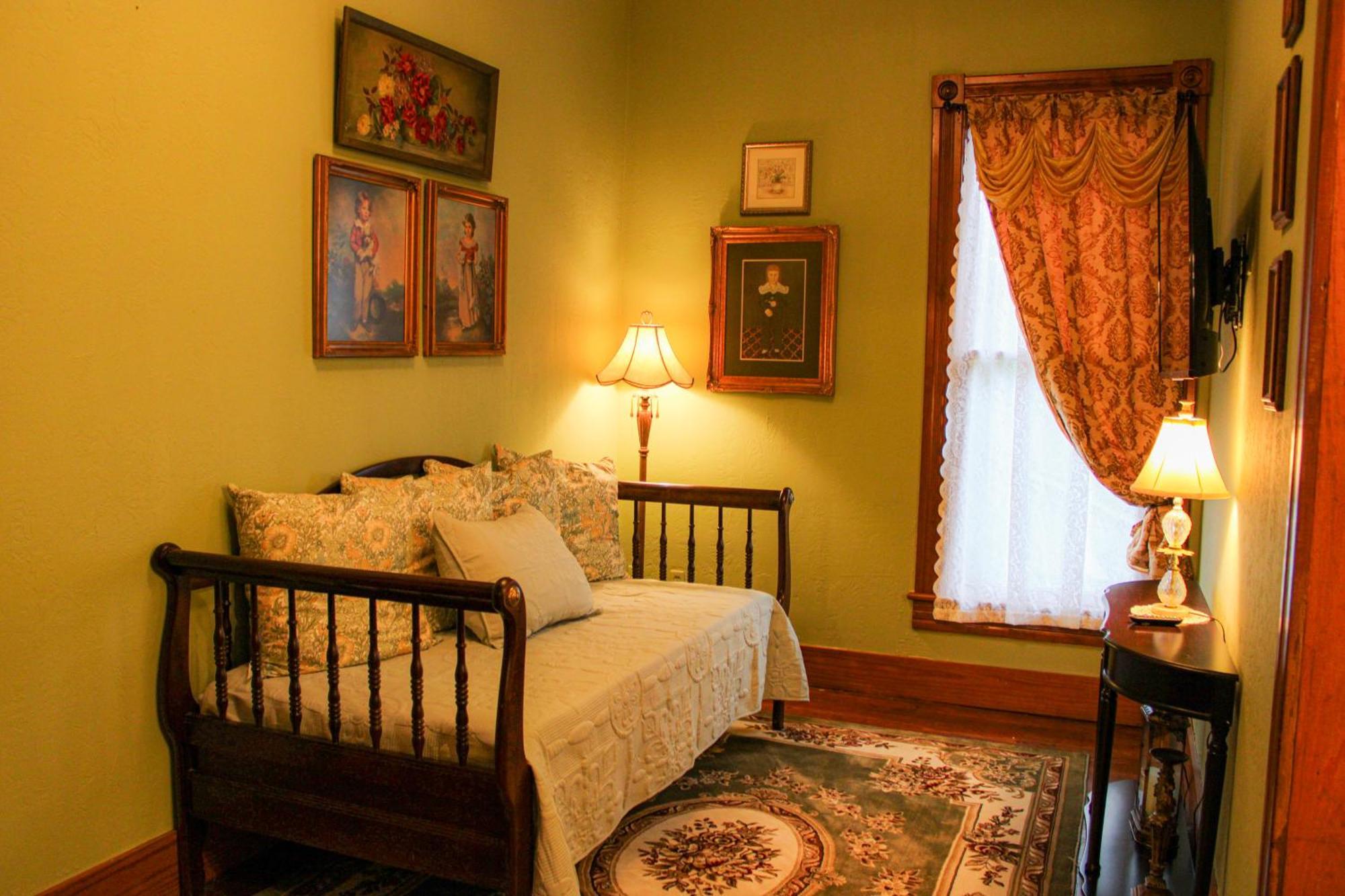 Woodbine Inn And Restaurant Madisonville Esterno foto
