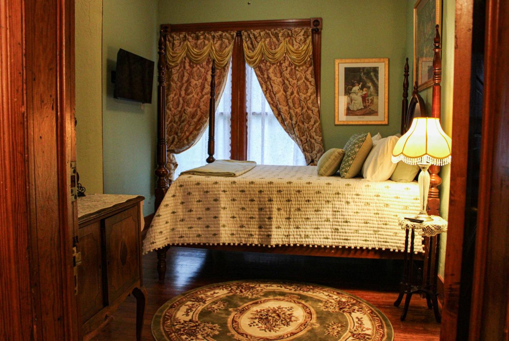 Woodbine Inn And Restaurant Madisonville Esterno foto