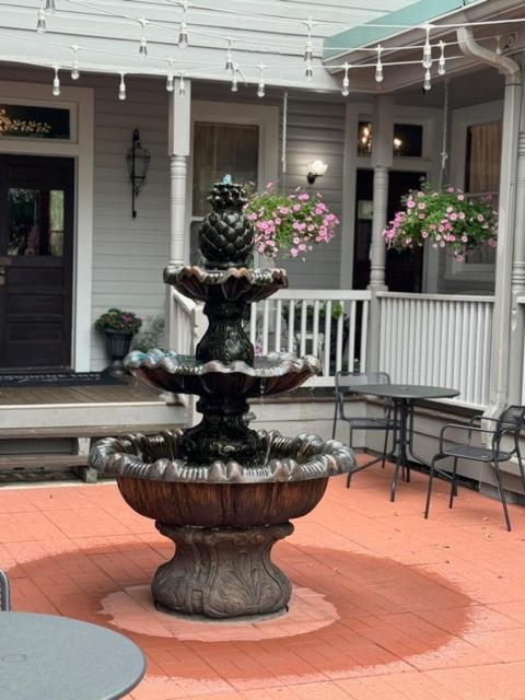 Woodbine Inn And Restaurant Madisonville Esterno foto